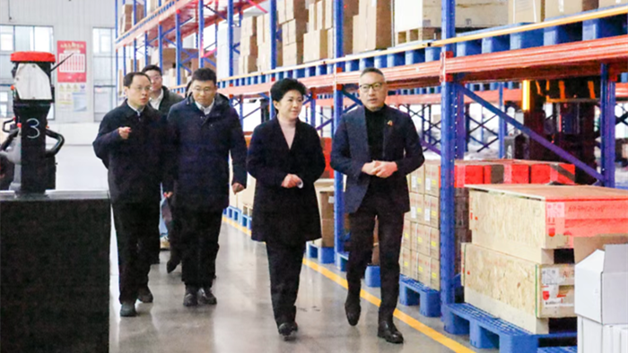 市长万闻华在靖江市调研